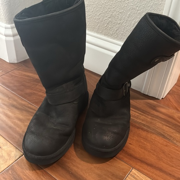 Womens Ugg suede/leather boots. Black size 7 - Picture 2 of 3